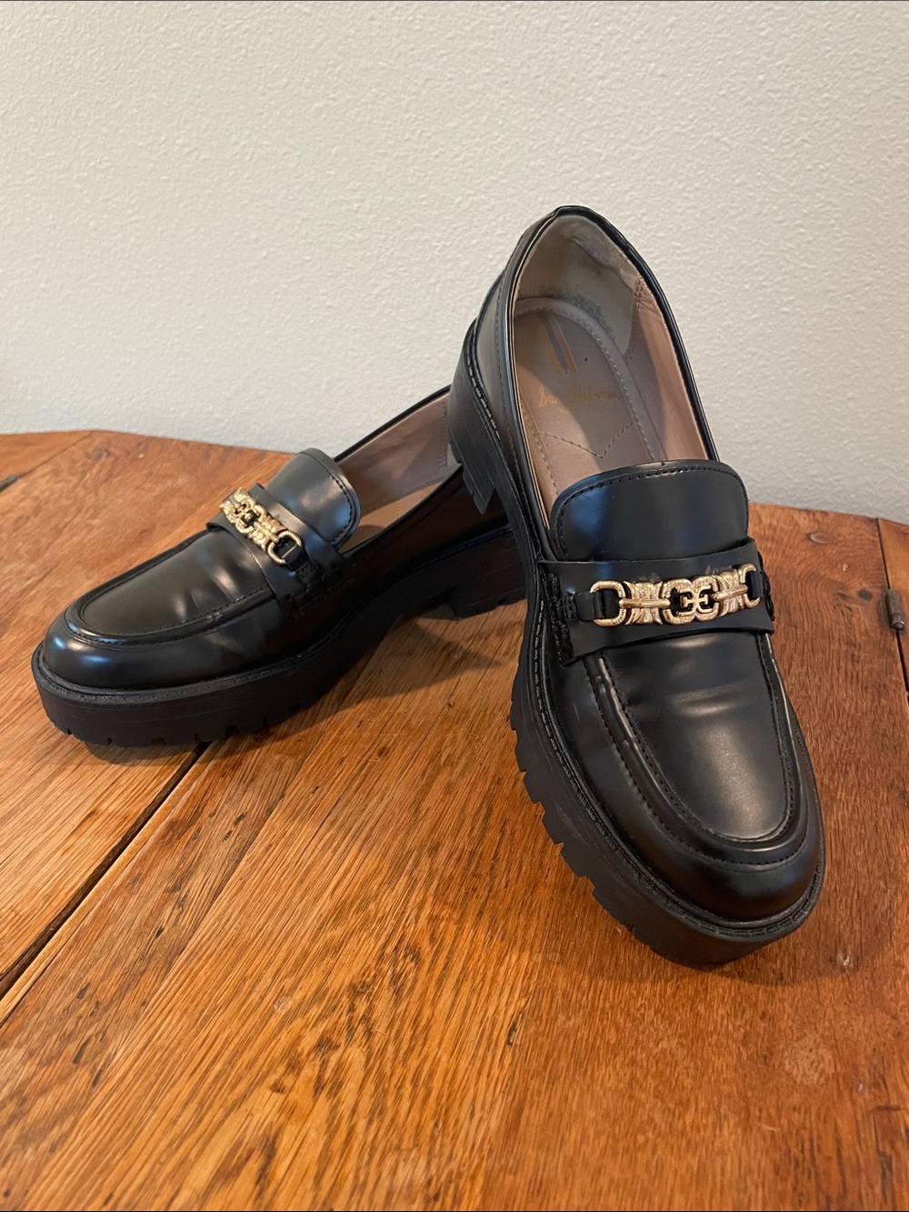 Sam Edelman Teagan Lug Sole Loafers – Black Leather – Gold Chain – Size 6.5